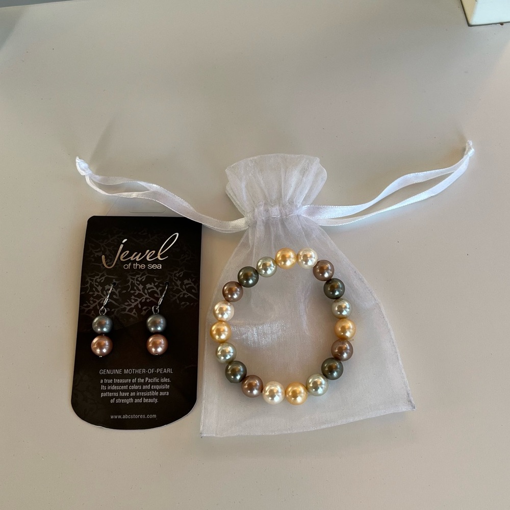 Jewel of the Sea Shell Pearl Earring and Bracelet Set